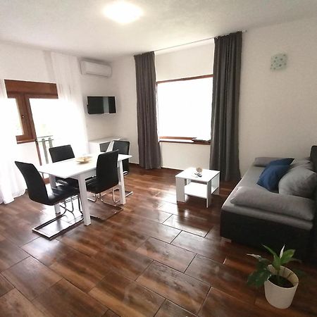 Farma & Apartmani Opg Sasa Delic Korenica Exterior foto