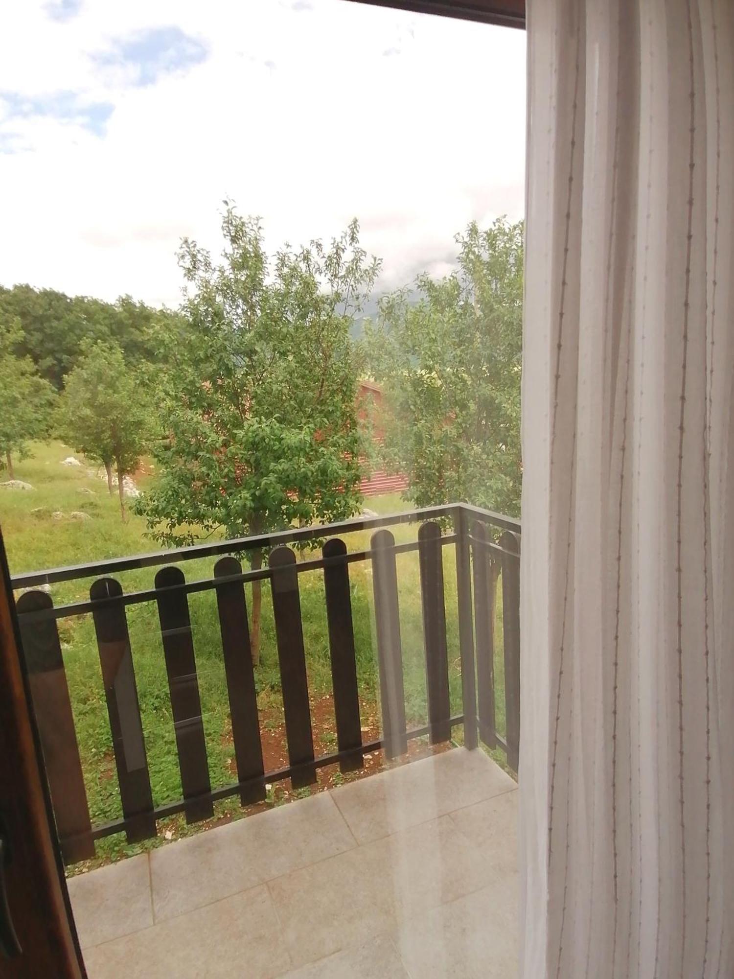 Farma & Apartmani Opg Sasa Delic Korenica Exterior foto